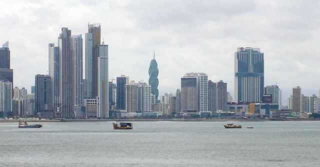Ciudad de Panamá - Panama City 
(Cinta Costera)